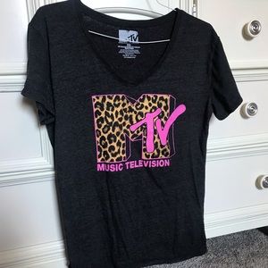 MTV v neck